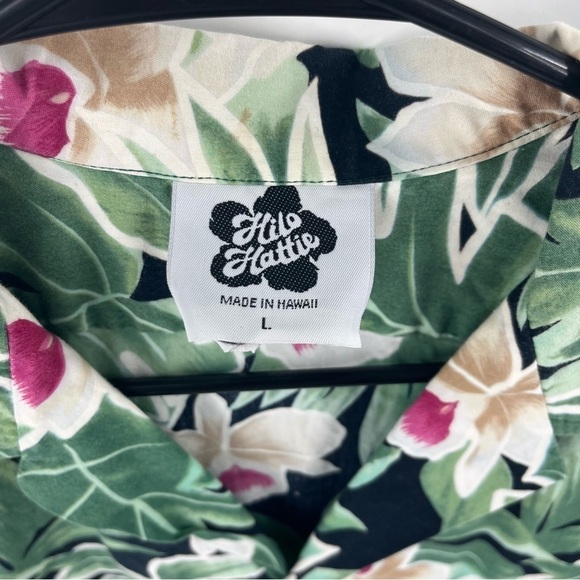 Hilo Hattie ShortSleeve Button Down Shirt - Picture 4 of 5